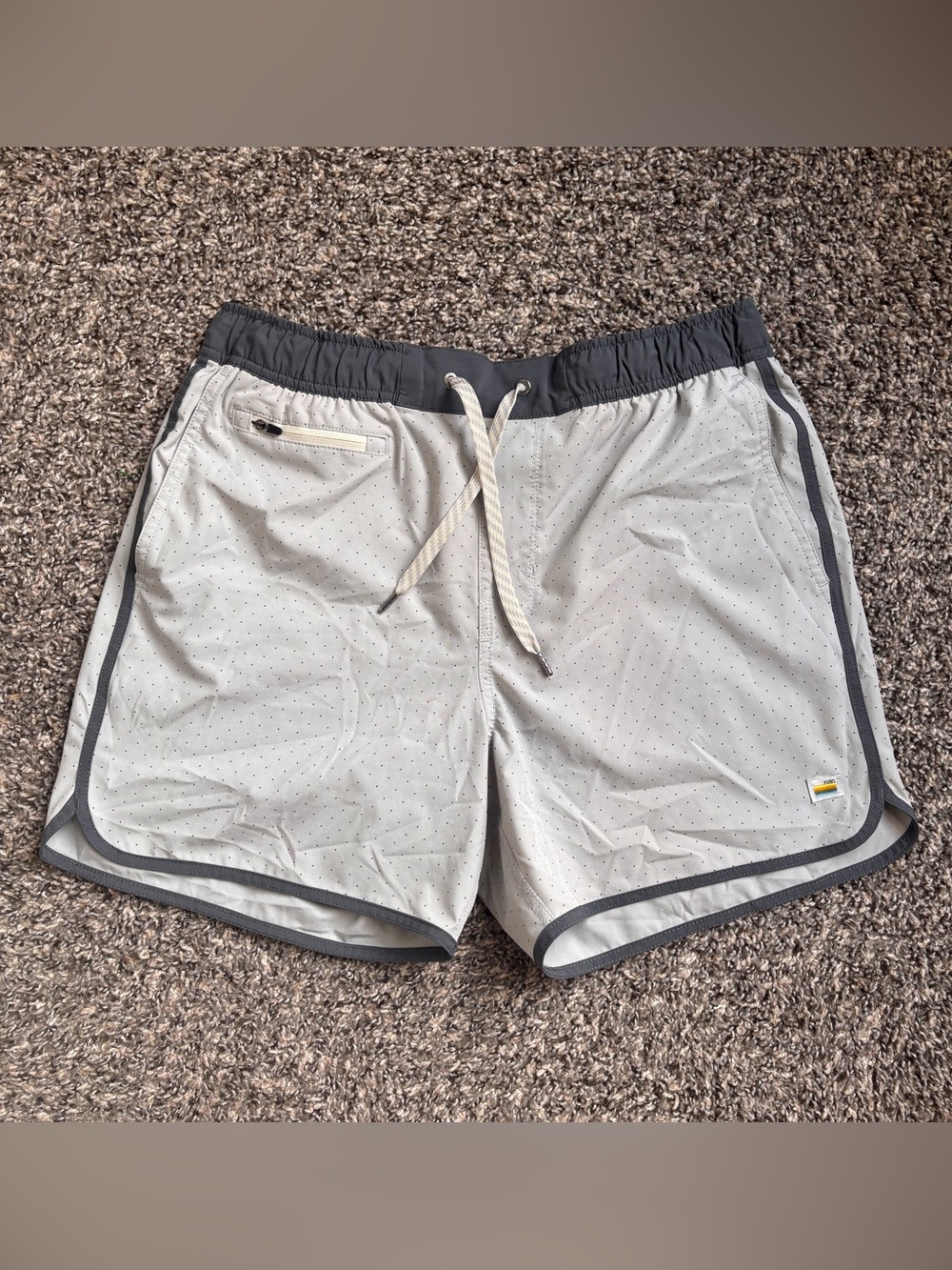 Vuori men’s Banks Shorts 5” Small grey color, micro dot Gym Run Boardshort Swim